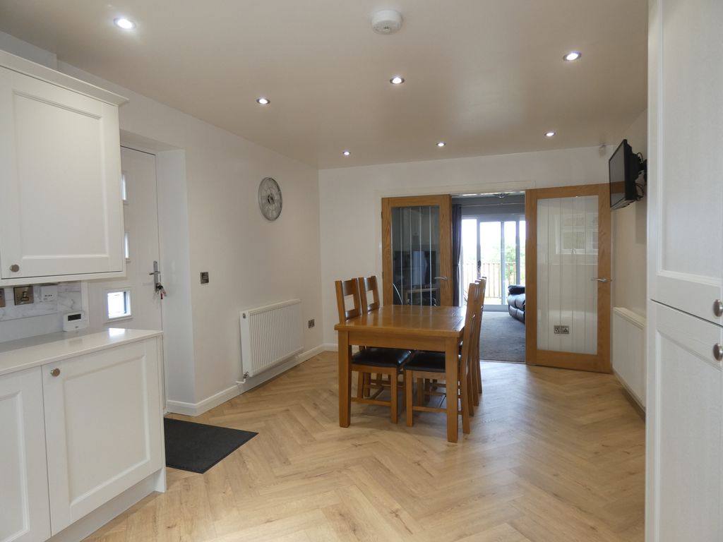 Kitchen/Dining Room- click for photo gallery